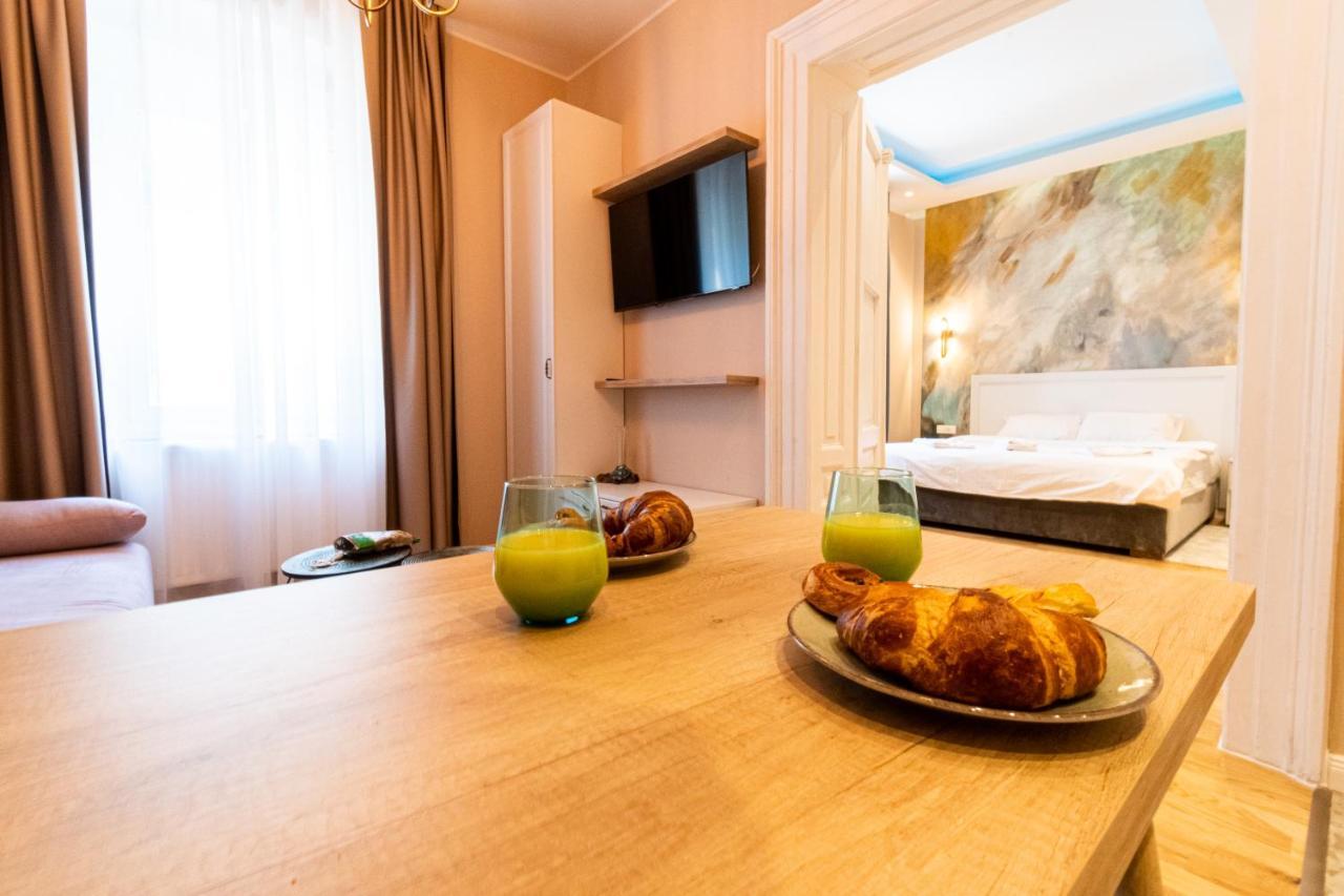 Black Gate - Quiet Studio In The Heart Of Old Town With Free Private Secured Parking Braşov Eksteriør billede