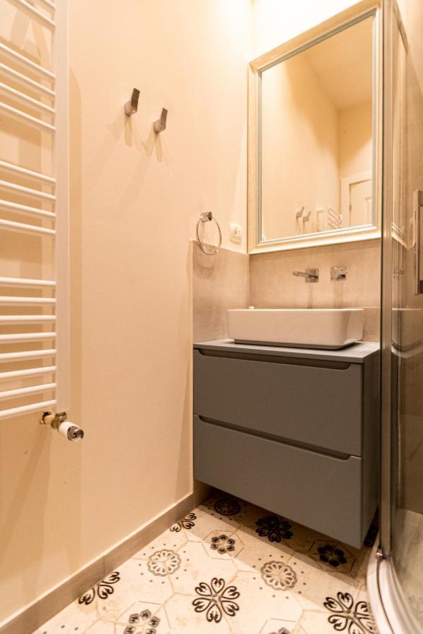 Black Gate - Quiet Studio In The Heart Of Old Town With Free Private Secured Parking Braşov Eksteriør billede