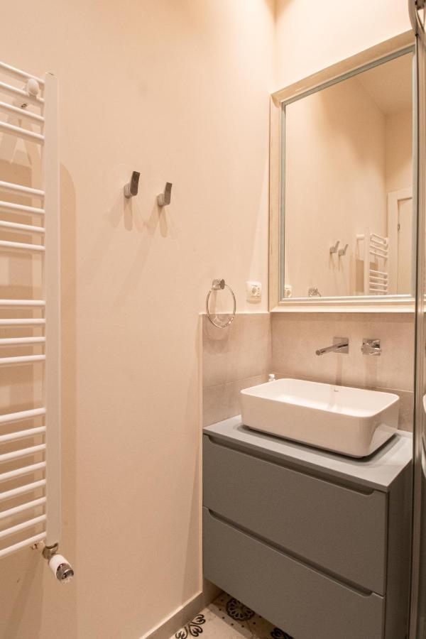 Black Gate - Quiet Studio In The Heart Of Old Town With Free Private Secured Parking Braşov Eksteriør billede