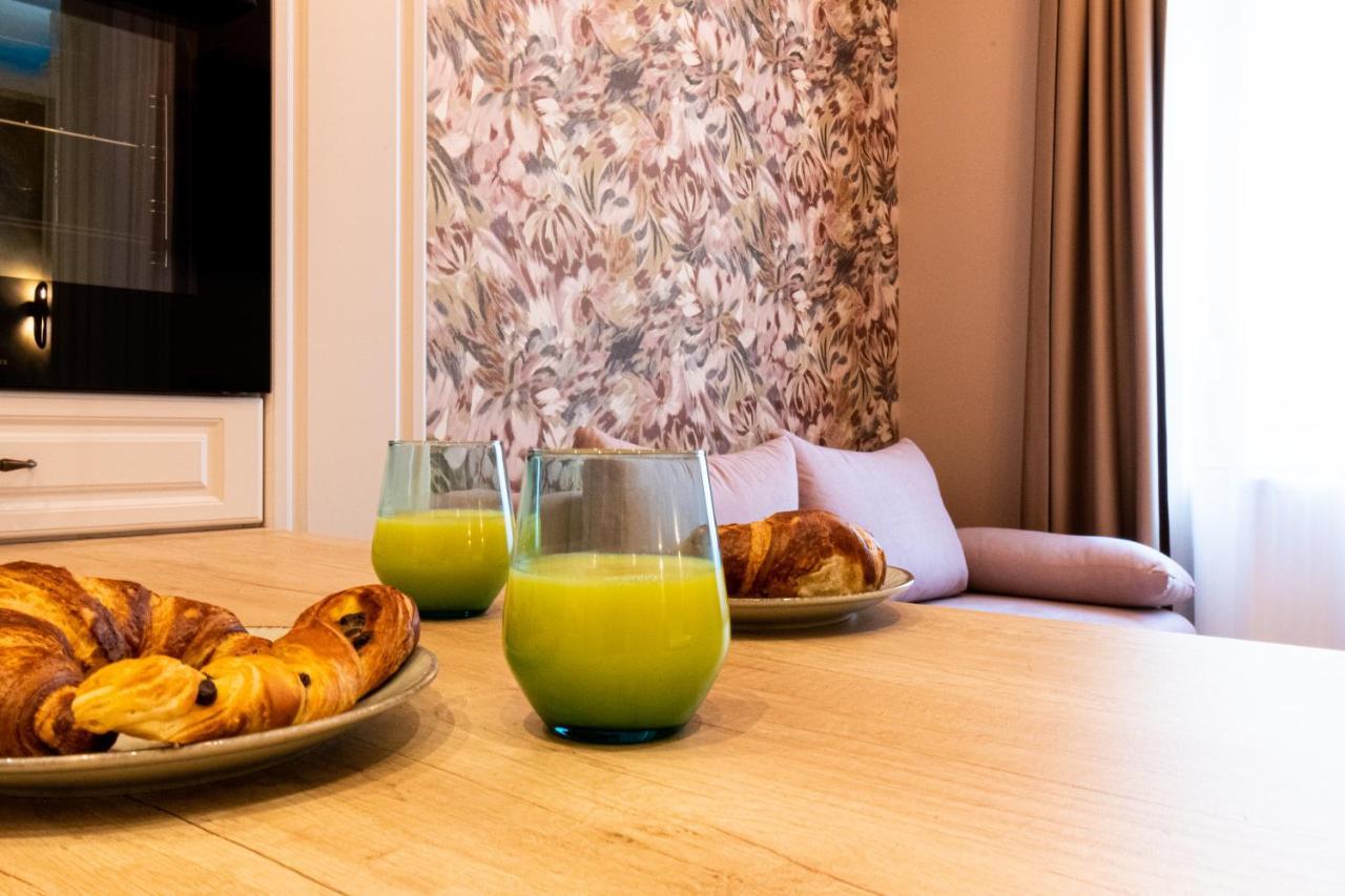 Black Gate - Quiet Studio In The Heart Of Old Town With Free Private Secured Parking Braşov Eksteriør billede